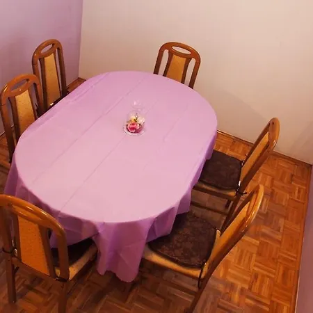 Apartment Comfortable 6+2 *